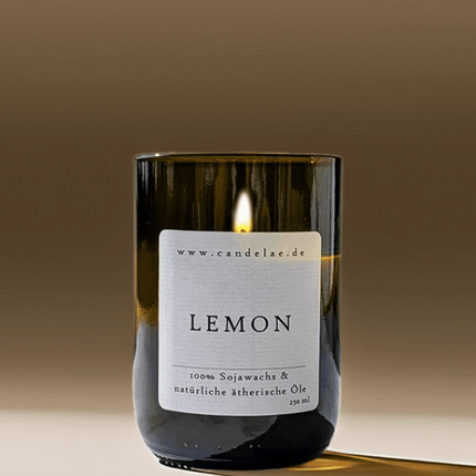 Lemon – natürliche Sojawachs - Duftkerze im Weinflaschenglas (Kerze aus alter Weinflasche) kaufen bei Linkreich – Jetzt entdecken!