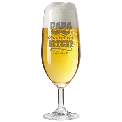 SEO. Leonardo Bierglas mit Gravur "Papa braucht ein Bier" mit Namen - Linkreich