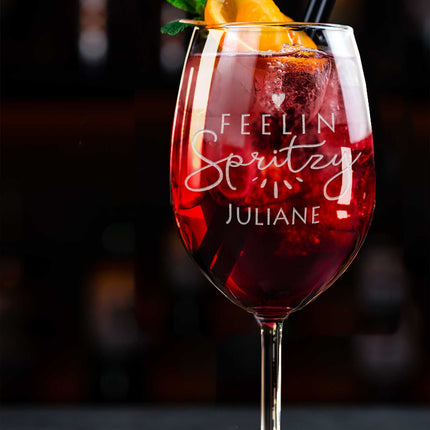 SEO. Leonardo Weinglas mit Gravur - "Feelin Spritzy" mit Name - Daily Linkreich