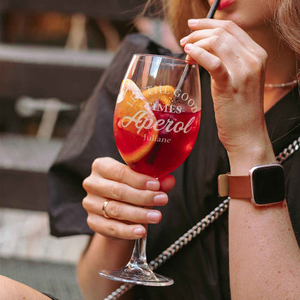 SEO. Leonardo Weinglas mit Gravur - "Let the good times Aperol" mit Name - Daily Linkreich
