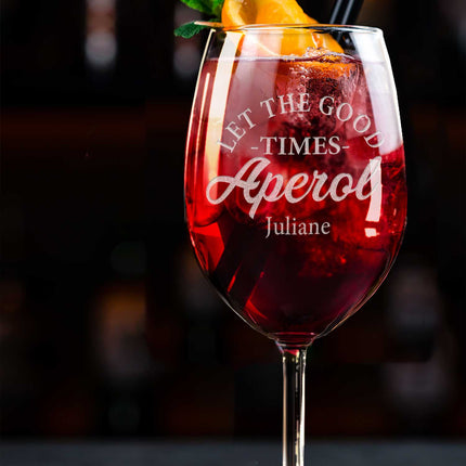 SEO. Leonardo Weinglas mit Gravur - "Let the good times Aperol" mit Name - Daily Linkreich
