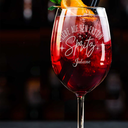 SEO. Leonardo Weinglas mit Gravur - "Liebe auf den ersten Spritz" mit Name - Daily Linkreich