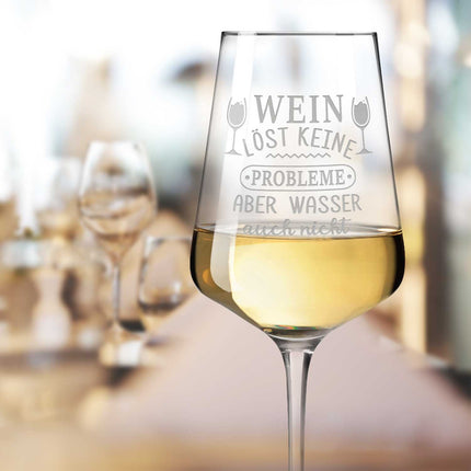 SEO. Leonardo Weinglas mit Gravur "Wein löst keine Probleme" - Puccini Linkreich