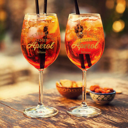 SEO. Leonardo Weinglas mit UV - Druck - "Let the good times Aperol" mit Namen - Daily Linkreich
