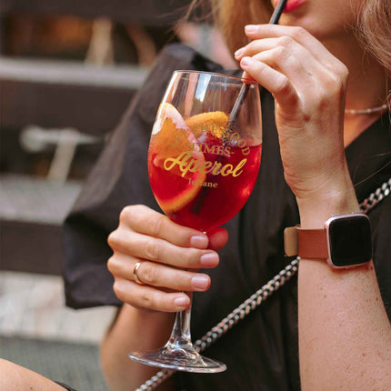 SEO. Leonardo Weinglas mit UV - Druck - "Let the good times Aperol" mit Namen - Daily Linkreich