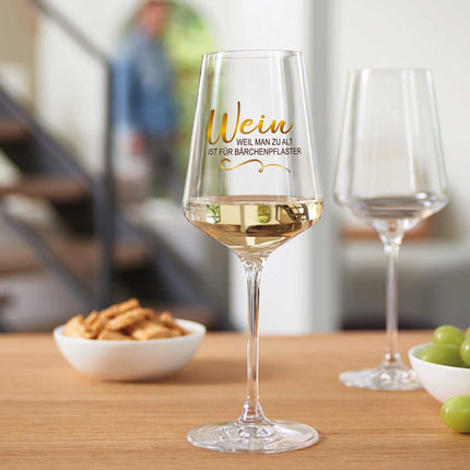 SEO. Leonardo Weinglas mit UV - Druck "Wein, weil man zu alt ist für Bärchenpflaster" - Puccini Linkreich