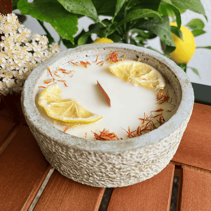 Limitierte Einzelstücke: Outdoor Citronella - Betonkerze „Mugge Schreck“ – Handgemachter Insektenschutz aus dem Südschwarzwald mit Blütenverzierung (Duftkerze) kaufen bei Linkreich – Jetzt entdecken!