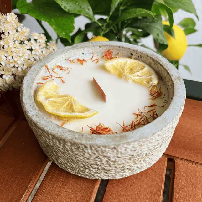 Limitierte Einzelstücke: Outdoor Citronella - Betonkerze „Mugge Schreck“ – Handgemachter Insektenschutz aus dem Südschwarzwald mit Blütenverzierung (Duftkerze) kaufen bei Linkreich – Jetzt entdecken!