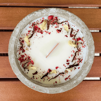 Limitierte Einzelstücke: Outdoor Citronella - Betonkerze „Mugge Schreck“ – Handgemachter Insektenschutz aus dem Südschwarzwald mit Blütenverzierung (Duftkerze) kaufen bei Linkreich – Jetzt entdecken!