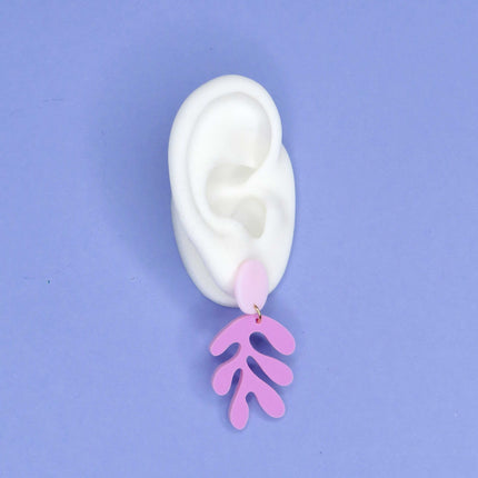 Matisse Florale Ohrringe aus Acryl in violett