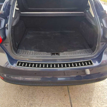 Ladekantenschutz für Ford Focus III Schrägheck 2011-2018 5tür carbon foliert