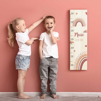 SEO. Messlatte für Kinder mit Namen aus Holz für Kinderzimmer - Regenbogen Rot Linkreich