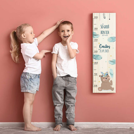 SEO. Messlatte für Kinder mit Namen aus Holz für Kinderzimmer - Teddy Blau Linkreich