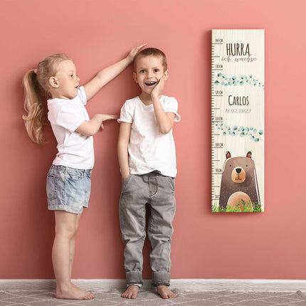 SEO. Messlatte für Kinder mit Namen aus Holz für Kinderzimmer - Bär Linkreich