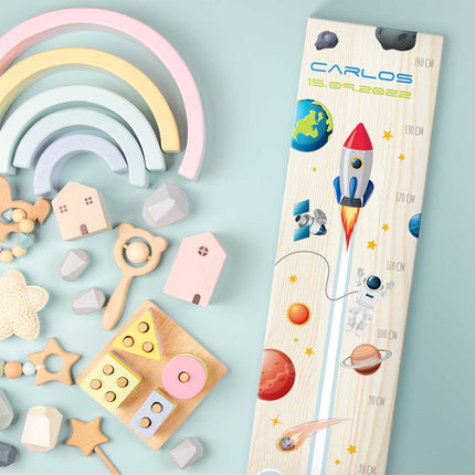 SEO. Messlatte mit Namen für Kinder im Rakete Design - Linkreich