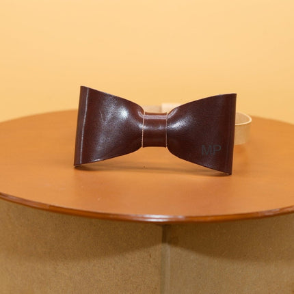 Minimalistische Lederfliege, individuelles Geschenk, Hochzeitsaccessoire, Fliege für den Bräutigam, Trauzeugengeschenk () kaufen bei Linkreich – Jetzt entdecken!