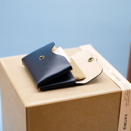 Minimalistischer Leder Geldbeutel (für Herren / Damen). Schlanke Herren Brieftasche. Leder Etui. Geschenk für ihn. Geschenk für Sie. () kaufen bei Linkreich – Jetzt entdecken!