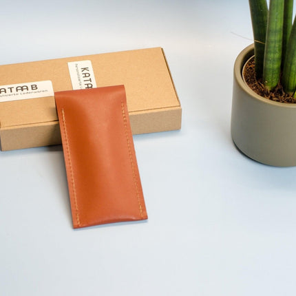 Monogram Stiftetui aus Leder. Größe cir. 15x7cm.Bleistifthalter aus Leder mit Gravur. Personalisiertes Stiftetui aus Leder.Leder Stifthülle. () kaufen bei Linkreich – Jetzt entdecken!