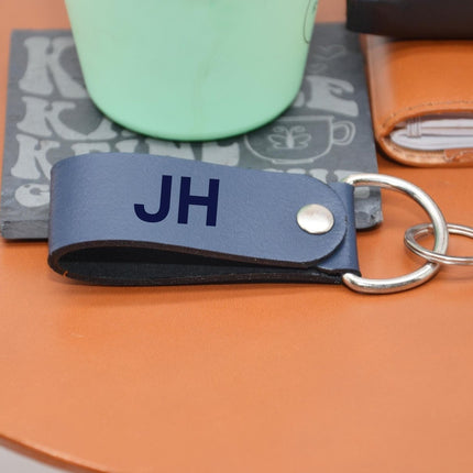 Monogramm - Schlüsselanhänger. Personalisierter Schlüsselanhänger mit Gravur. Geschenk zum Vatertag, Geschenk für ihn. Geburtstagsgeschenk. () kaufen bei Linkreich – Jetzt entdecken!