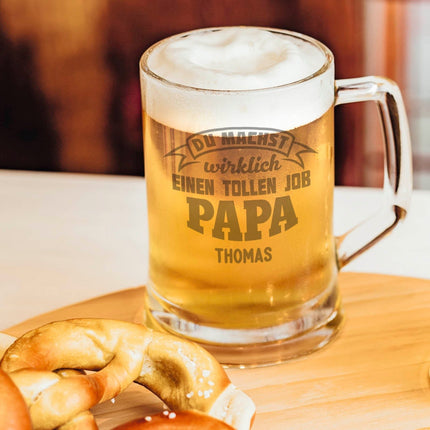 SEO. Montana Bierkrug mit Gravur "Du machst wirklich einen tollen Job Papa" mit Namen - 0,3 L Linkreich