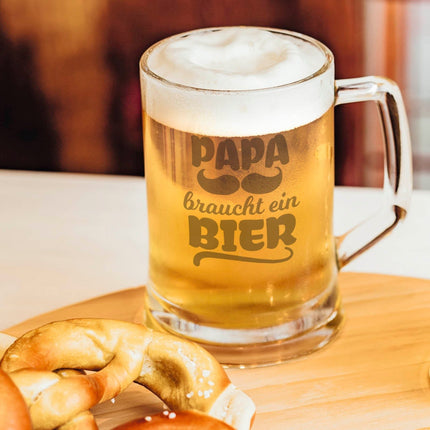 SEO. Montana Bierkrug mit Gravur "Papa braucht ein Bier" - 0,3 L Linkreich