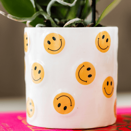 Smiley Übertopf Ø6cm – fröhlicher Mini Blumentopf mit gelben Smileys – Pflanztopf für Sukkulenten, Kakteen & Stecklinge