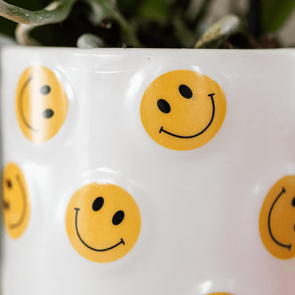 Smiley Übertopf Ø6cm – fröhlicher Mini Blumentopf mit gelben Smileys – Pflanztopf für Sukkulenten, Kakteen & Stecklinge