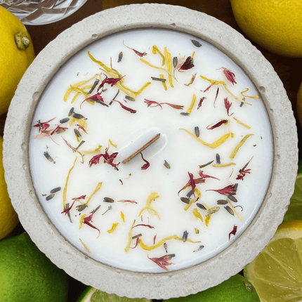 Outdoor Citronella - Betonkerze „Mugge Schreck“ – Handgemachter Insektenschutz aus dem Südschwarzwald mit Blütenverzierung (Duftkerze) kaufen bei Linkreich – Jetzt entdecken!