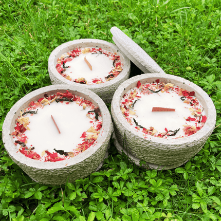Outdoor Citronella - Betonkerzenset „Grey - Mugge Schreck“ – Handgemachter Insektenschutz aus dem Südschwarzwald mit Blütenverzierung 3x Betonkerzen im Set (Duftkerze) kaufen bei Linkreich – Jetzt entdecken!