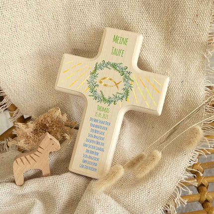 SEO. Personalisierbares Holzkreuz zur Taufe Konfirmation und Kommunion - Kranz Design - Fisch Linkreich