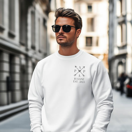 SEO. Personalisiertes Sweatshirt für Herren - PAPA EST. Kreuzpfeile - Weiß Linkreich