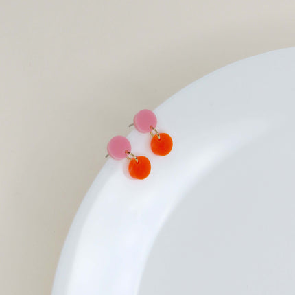 Dotty Acryl Ohrringe in rosa neonorange