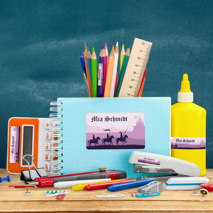 SEO. Schuletiketten mit Namen - Ritter Design - 100 Aufkleber in verschiedenen Größen - Lila Linkreich