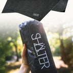 Mit Muster (Topo-Linien)