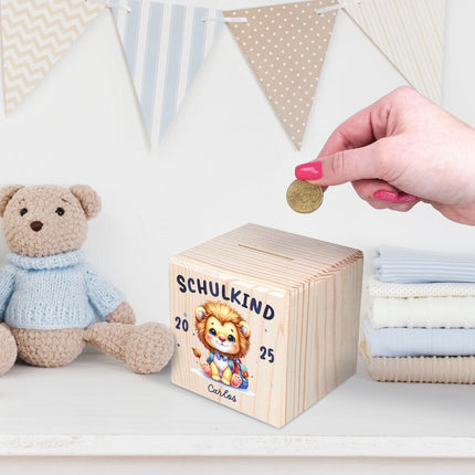 SEO. Spardose aus Holz - Schulkind - Löwe Linkreich
