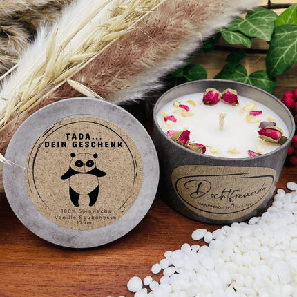 Tada dein Geschenk - LUSTIGER Panda personalisierbare PREMIUM Duftkerze mit verschiedenen Dekoren - handgemacht aus dem Südschwarzwald (Duftkerze) kaufen bei Linkreich – Jetzt entdecken!