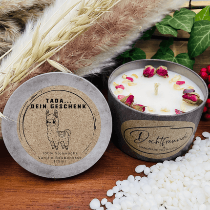 Tada - dein Geschenk - LUSTIGES Lama - personalisierbare PREMIUM Duftkerze mit verschiedenen Dekoren - handgemacht aus dem Südschwarzwald (Duftkerze) kaufen bei Linkreich – Jetzt entdecken!