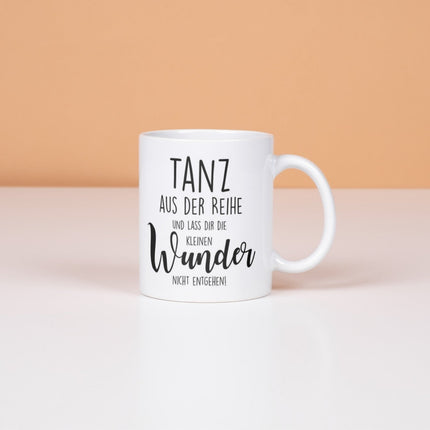 SEO. Tasse mit Spruch Positive Perspektiven: "Tanz aus der Reihe und lass dir die kleinen Wunder nicht entgehen" Kaffee Büro - Linkreich