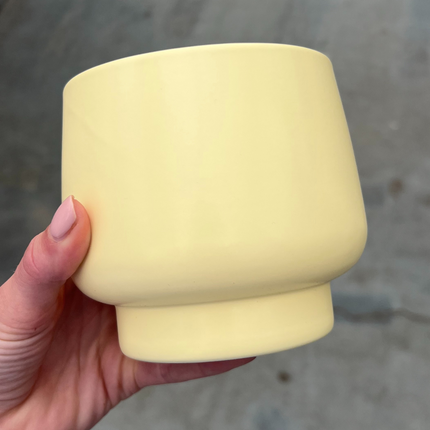 Scandic Blumentopf – Gelb – Ø9cm – Moderner Pflanztopf in Pastellgelb – Dekorativer Übertopf für Zimmerpflanzen, Orchideen & Kräuter