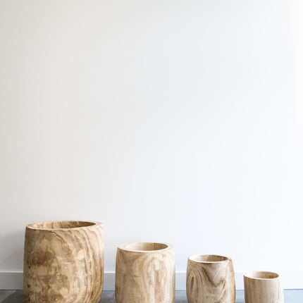 Pia Blumentopf aus Holz – Hellbraun – Größe M – H25 cm x Ø23 cm – Handgefertigt aus Paulownia-Holz – Nachhaltig & dekorativ – Für Kunstpflanzen & Trockenblumen