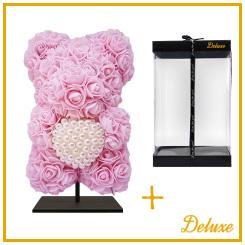 Deko Bär DELUXE – 25 cm – Hellrosa Schaumstoff-Bär mit Diamant-Herz auf Sockel – Geschenkidee – Dekofigur in Luxusbox – Nur für Innenbereich