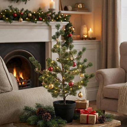 Zeder – Kiefer 80cm – Künstliche Pflanze – Realistische Cedar Pine Optik – Immergrün & pflegefrei – Winter – & Weihnachtsdeko für Wohnzimmer Büro Flur