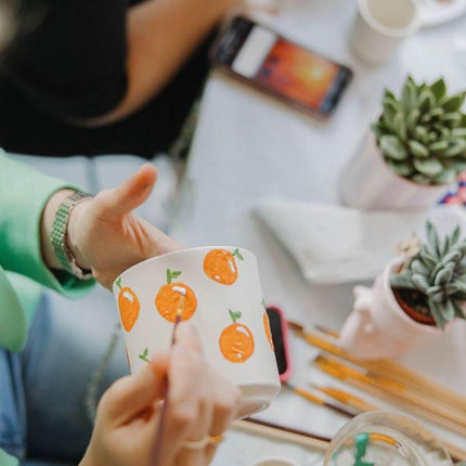 DIY Blumentopf-Bemalset mit Sukkulenten – Malset für 4 Personen – Inkl. 4 Deko-Töpfe, 4 Mini-Sukkulenten, 24 Farben & Pinsel – Kreatives Geschenk-Set