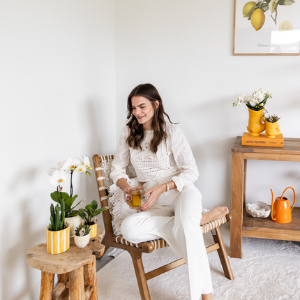 Ziertopf Painted Stripe – Gelb – Ø9cm – Moderner Keramiktopf mit Streifenmuster – Pflanzentopf für Zimmerpflanzen, Sukkulenten & Kakteen – Wohnaccessoire im mediterranen Stil