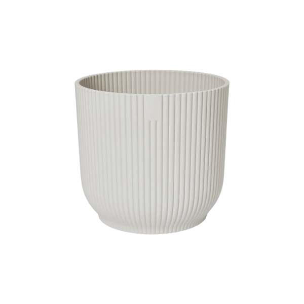 Pflanztopf Vibes Fold – Weiß – D18cm x H17cm – Moderner Blumentopf mit Rillenstruktur – Mit Wasserablauf – Dekorativer Übertopf aus Kunststoff für Zimmerpflanzen – Für Wohnzimmer & Büro