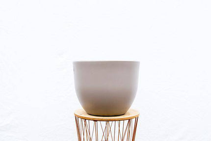 Pflanztopf Eggy – Taupé – D55cm x H43cm – Moderner Blumentopf in Ei-Form – Mit Wasserablauf – Für Innen- & Außenbereiche – Dekotopf für Zimmer- & Kübelpflanzen