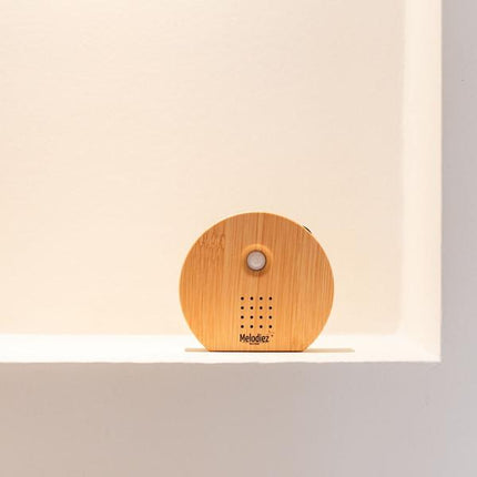 Melodiez Spieluhr Holz – Melody Nature Box mit Bewegungsmelder – Naturklänge wie Vogelgezwitscher, Meeresrauschen & Dschungel