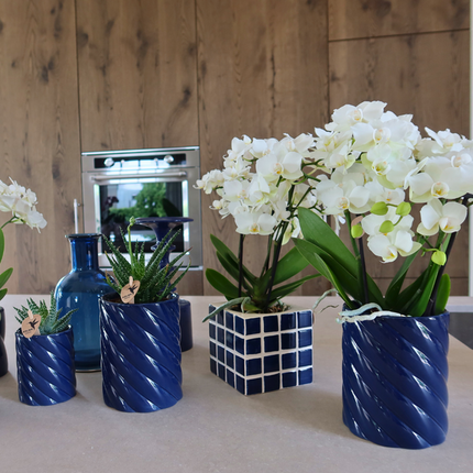Candy Dekotopf – Hoch – Blau – Ø9cm – Moderner Keramiktopf in kräftigen Farben – Stilvoller Pflanzentopf für Zimmerpflanzen, Orchideen & Sukkulenten