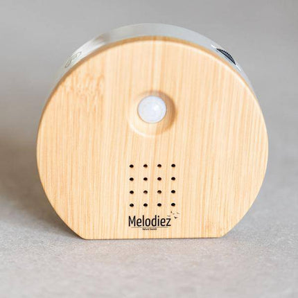Melodiez Spieluhr Holz – Melody Nature Box mit Bewegungsmelder – Naturklänge wie Vogelgezwitscher, Meeresrauschen & Dschungel