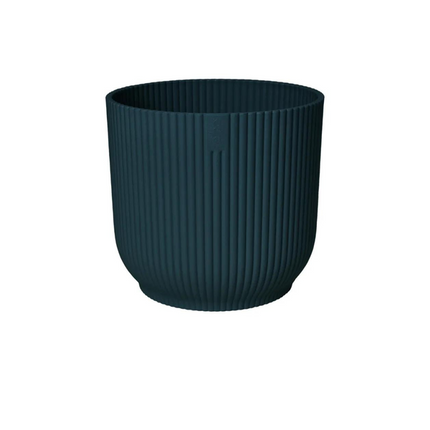 Pflanztopf Vibes Fold – Blau – D25cm x H23cm – Moderner Blumentopf mit Rillenstruktur – Mit Wasserablauf – Dekorativer Übertopf aus Kunststoff für große Zimmerpflanzen – Für Wohnzimmer & Büro
